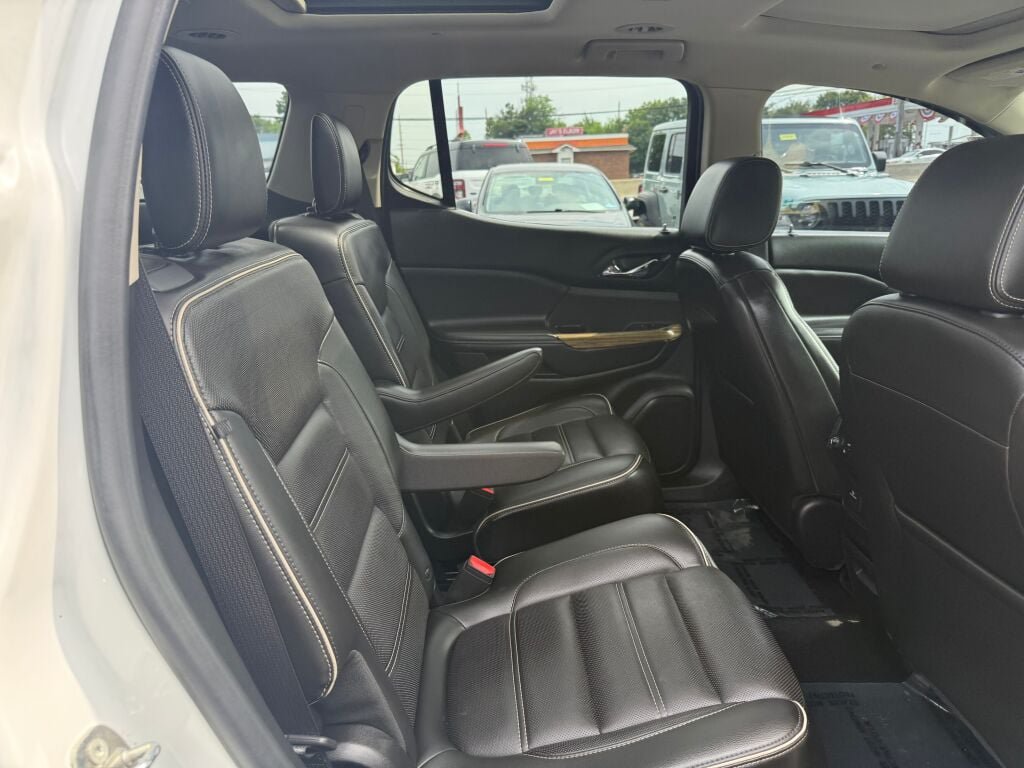 Used 2018 GMC Acadia Denali w/ Technology Package AWD/4WD image 29