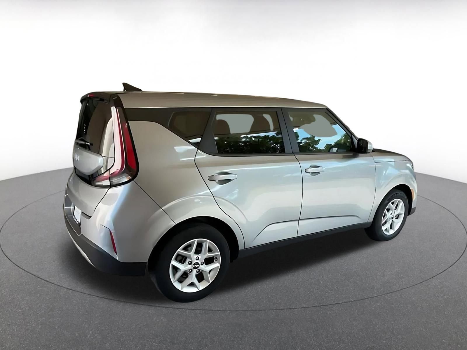 Used 2025 Kia Soul LX w/ LX Technology Package image 14