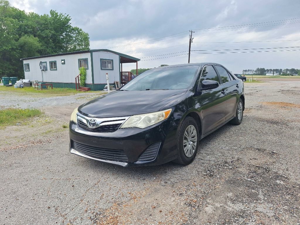 Used 2012 Toyota Camry LE FWD image 3