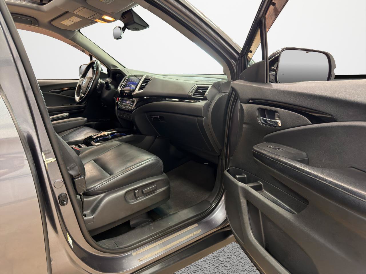 Used 2016 Honda Pilot Touring image 30