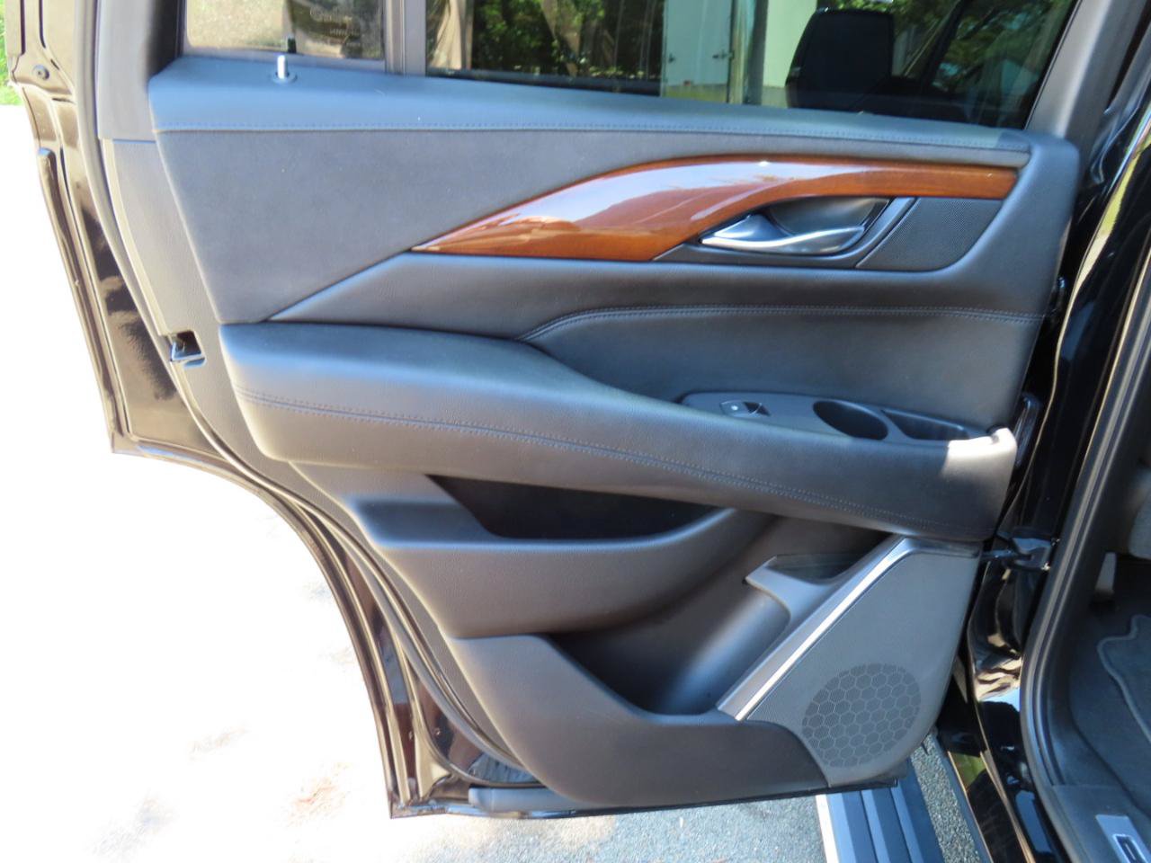 Used 2018 Cadillac Escalade Premium Luxury RWD image 22