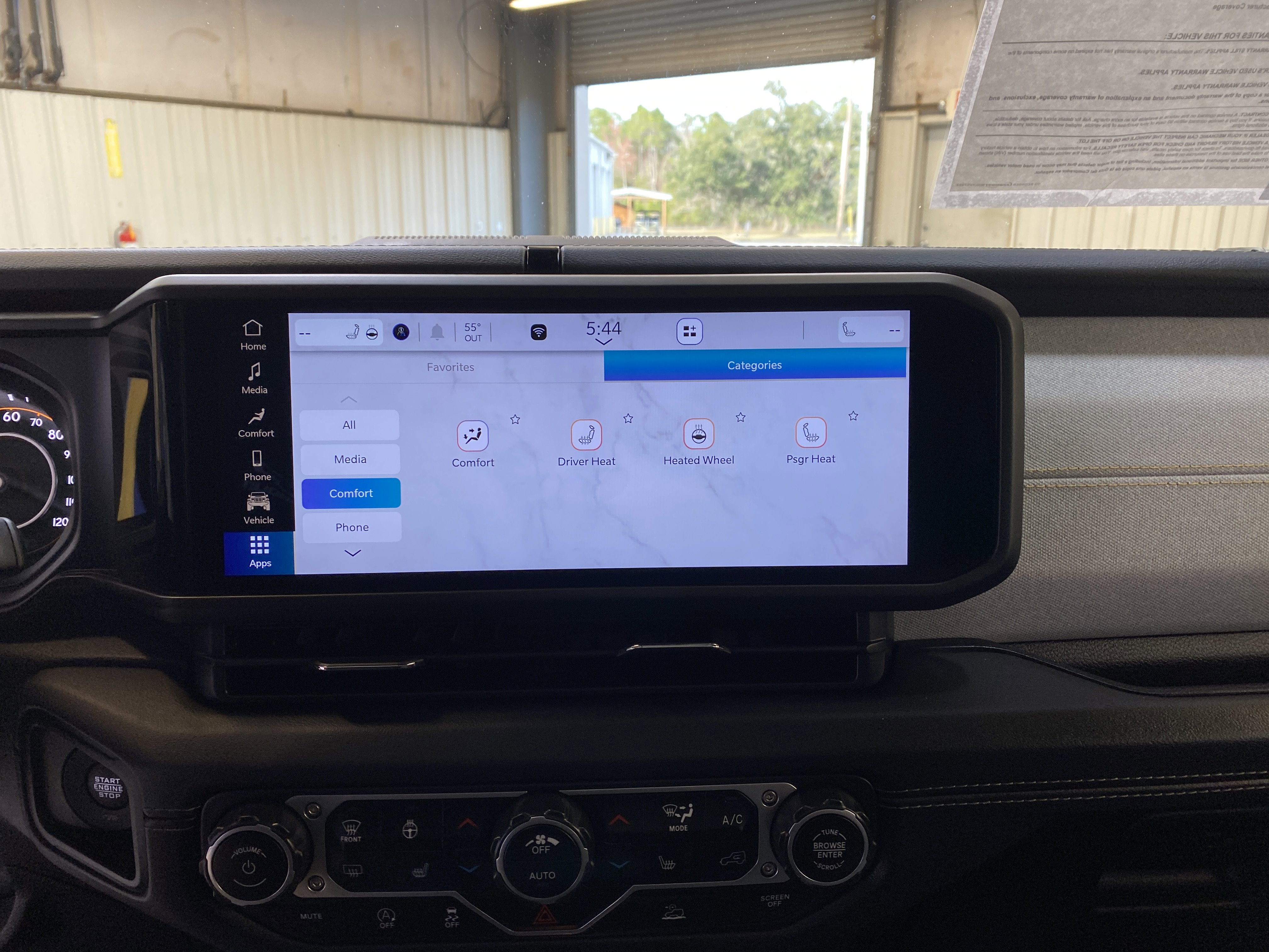 Used 2025 Jeep Wrangler Sahara image 42