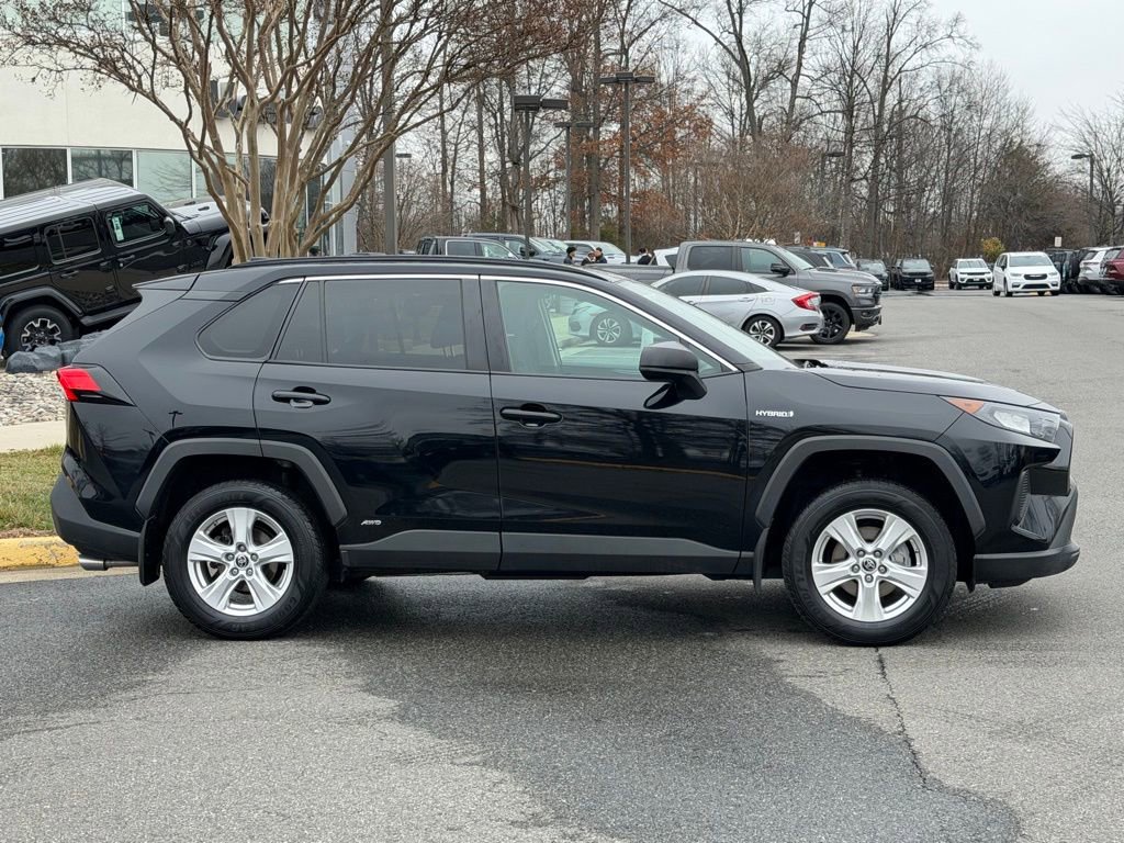 Used 2021 Toyota RAV4 LE image 5