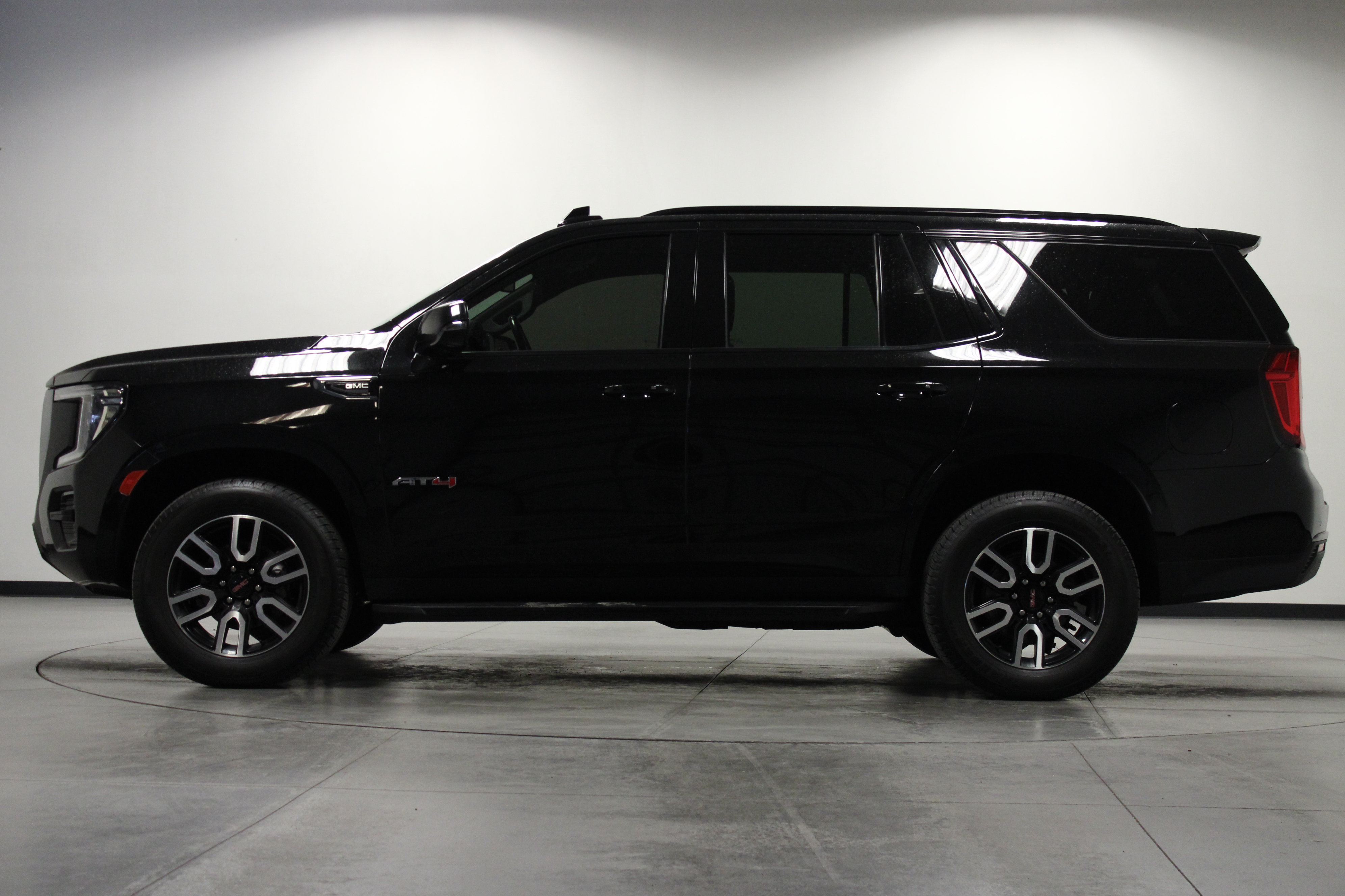 Used 2023 GMC Yukon AT4 AWD/4WD image 7