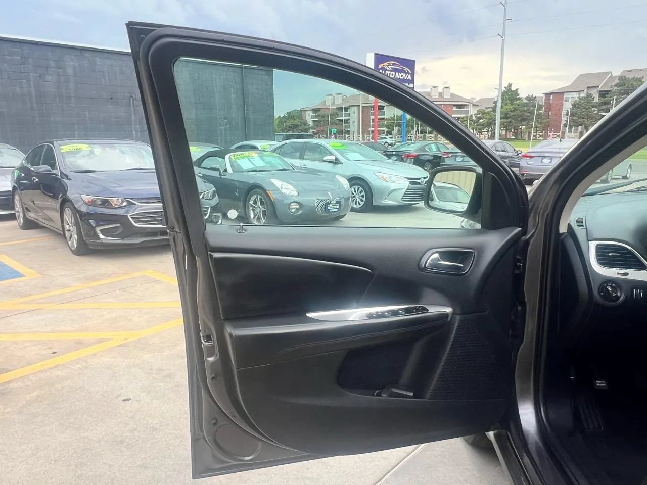 Used 2015 Dodge Journey SXT w/ Flexible Seating Group FWD image 13