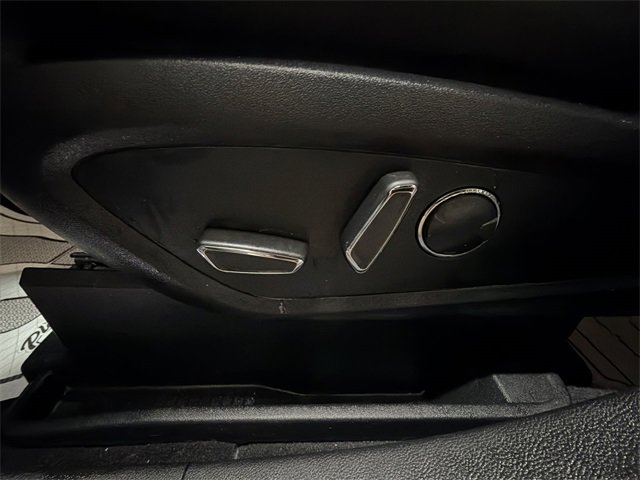 Used 2022 Lincoln Nautilus Reserve w/ Equipment Group 201A image 12