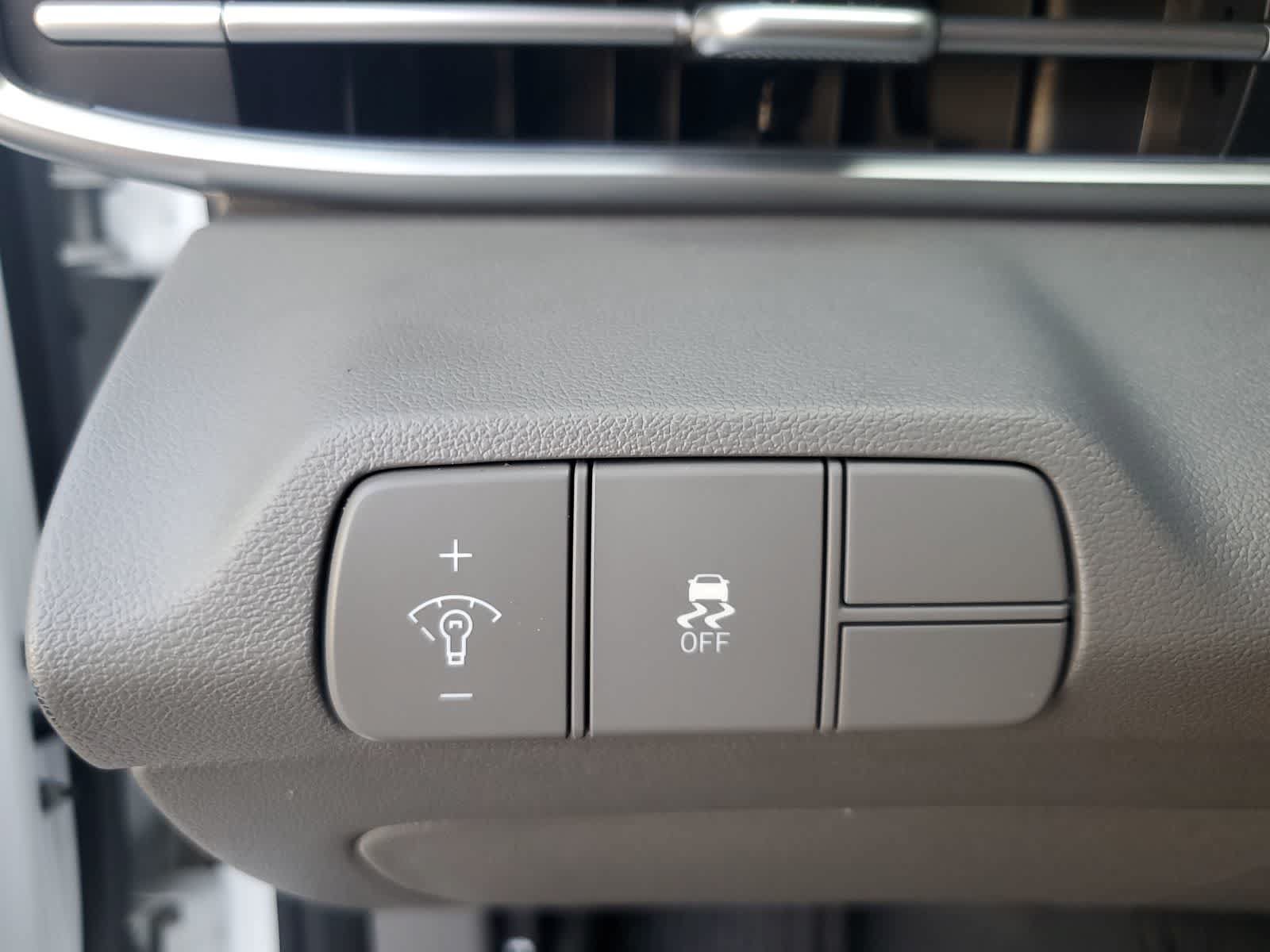 Used 2025 Hyundai Elantra SEL FWD image 18