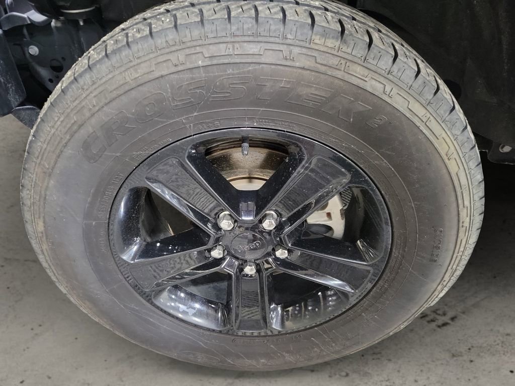 Used 2020 Jeep Wrangler Unlimited Sahara image 9