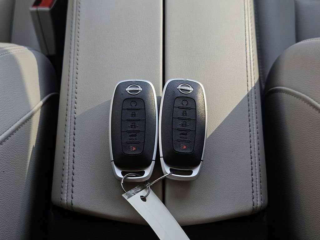 Used 2023 Nissan Rogue SL image 40