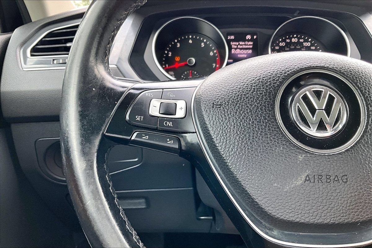 Used 2018 Volkswagen Tiguan SE w/ Panoramic Sunroof Package AWD/4WD image 21