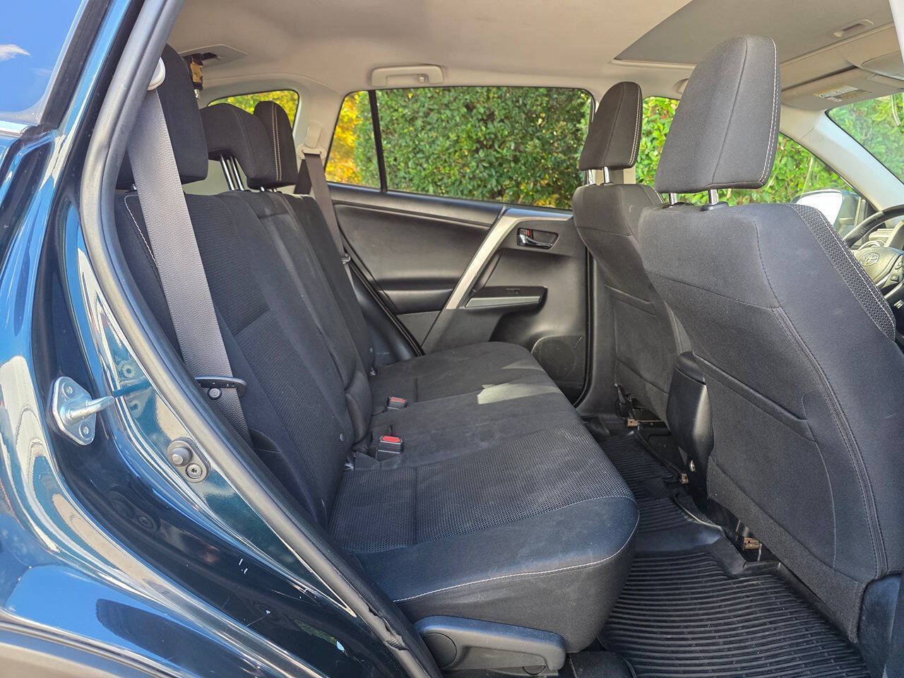 Used 2018 Toyota RAV4 XLE w/ Plus Extra Value Package AWD/4WD image 29