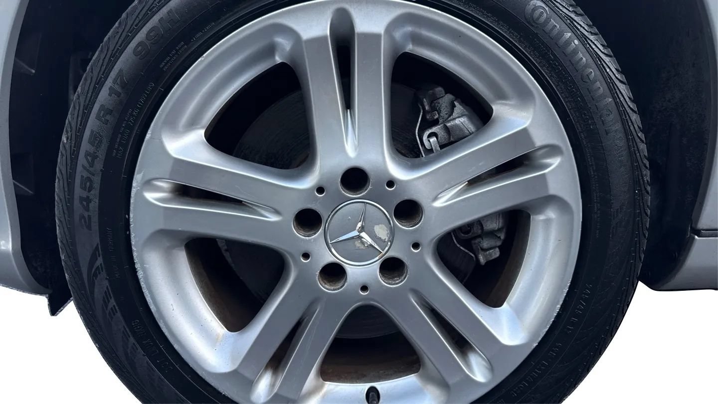 Used 2005 Mercedes-Benz E 500 4MATIC Sedan image 41