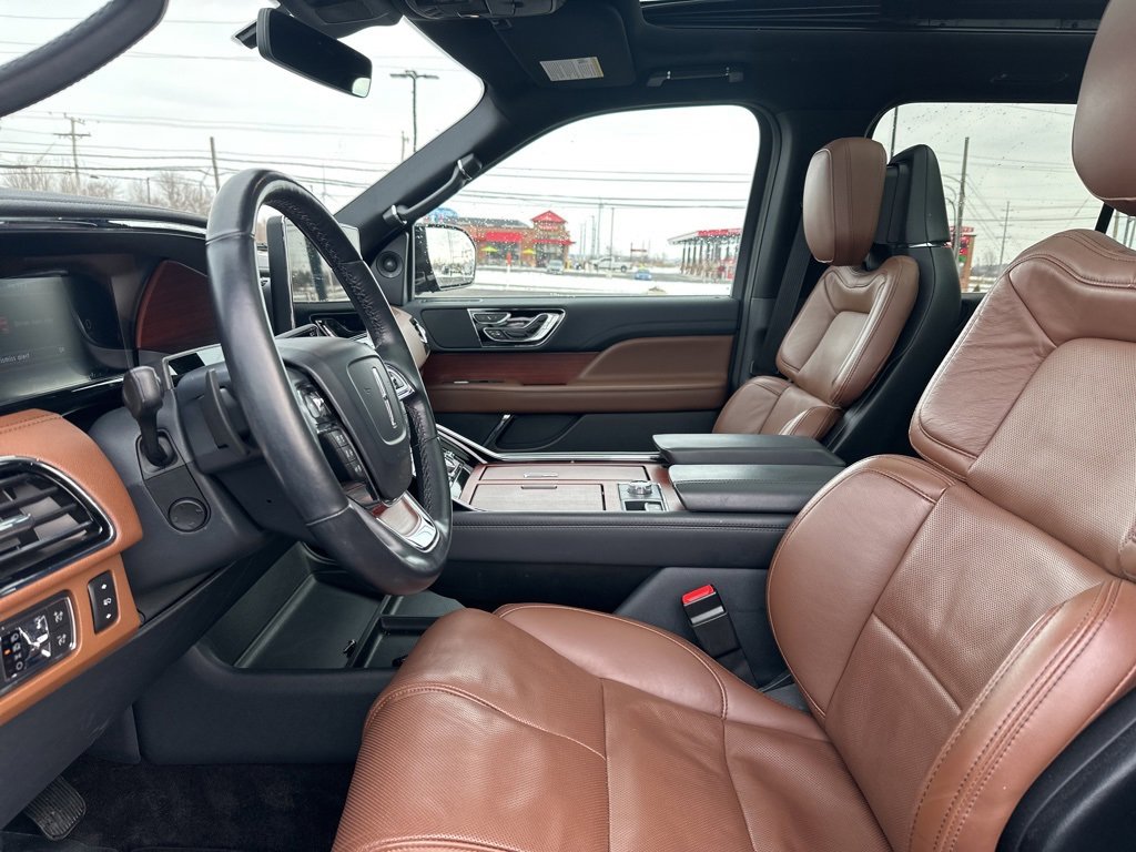 Used 2022 Lincoln Navigator Reserve image 9