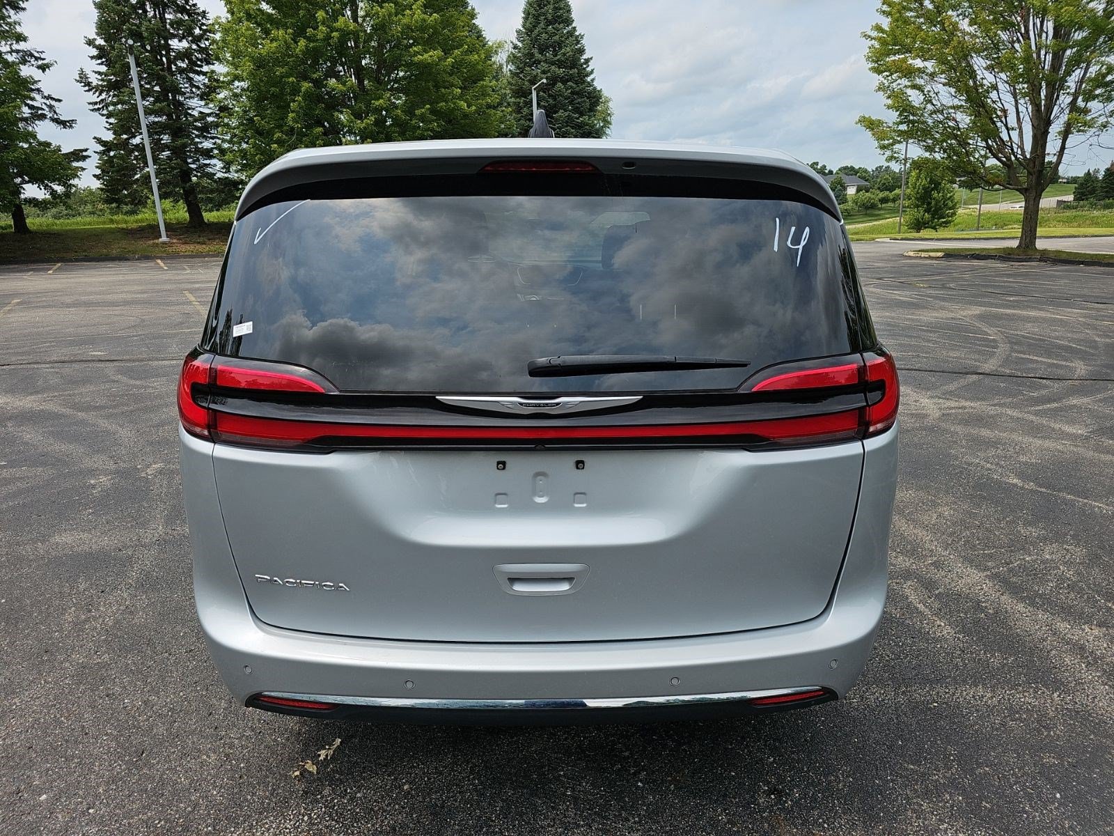 Used 2023 Chrysler Pacifica Touring-L FWD image 5