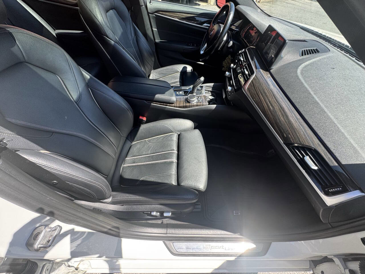 Used 2018 BMW 540i xDrive AWD/4WD image 24