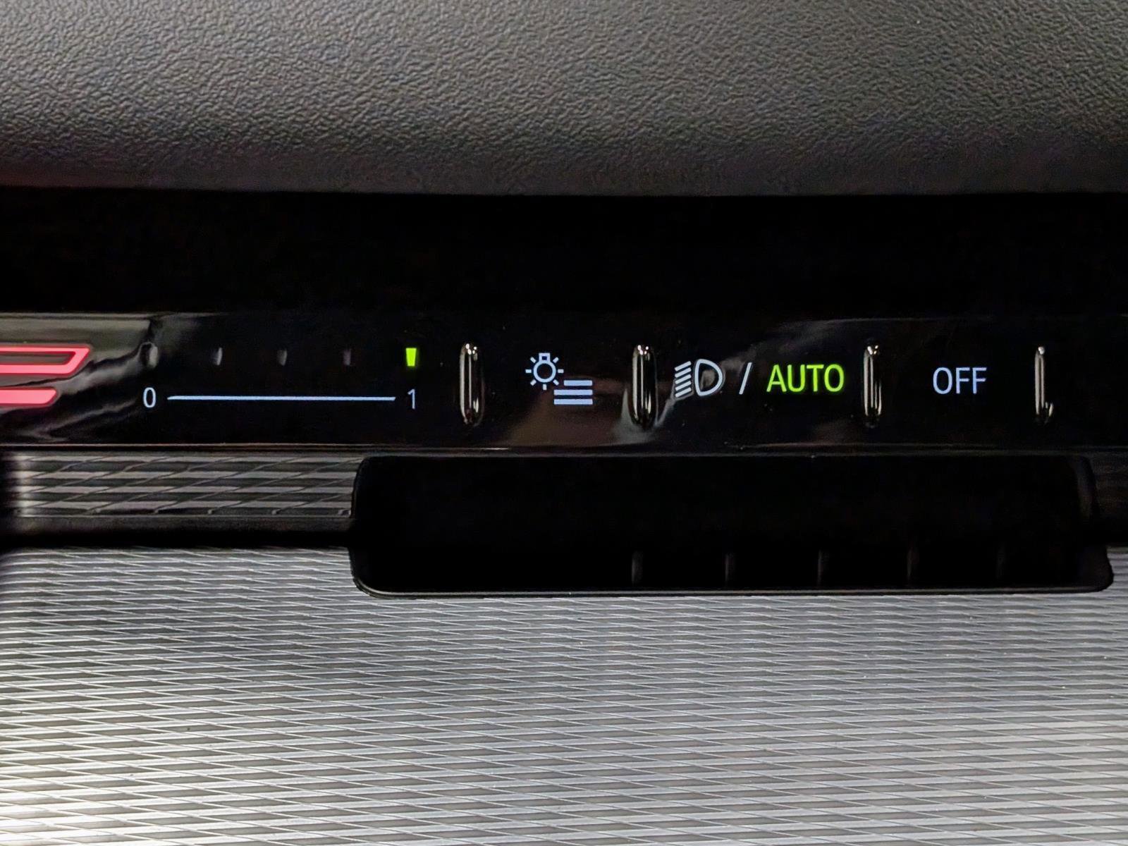 Used 2025 BMW 530i w/ M Sport Package image 29