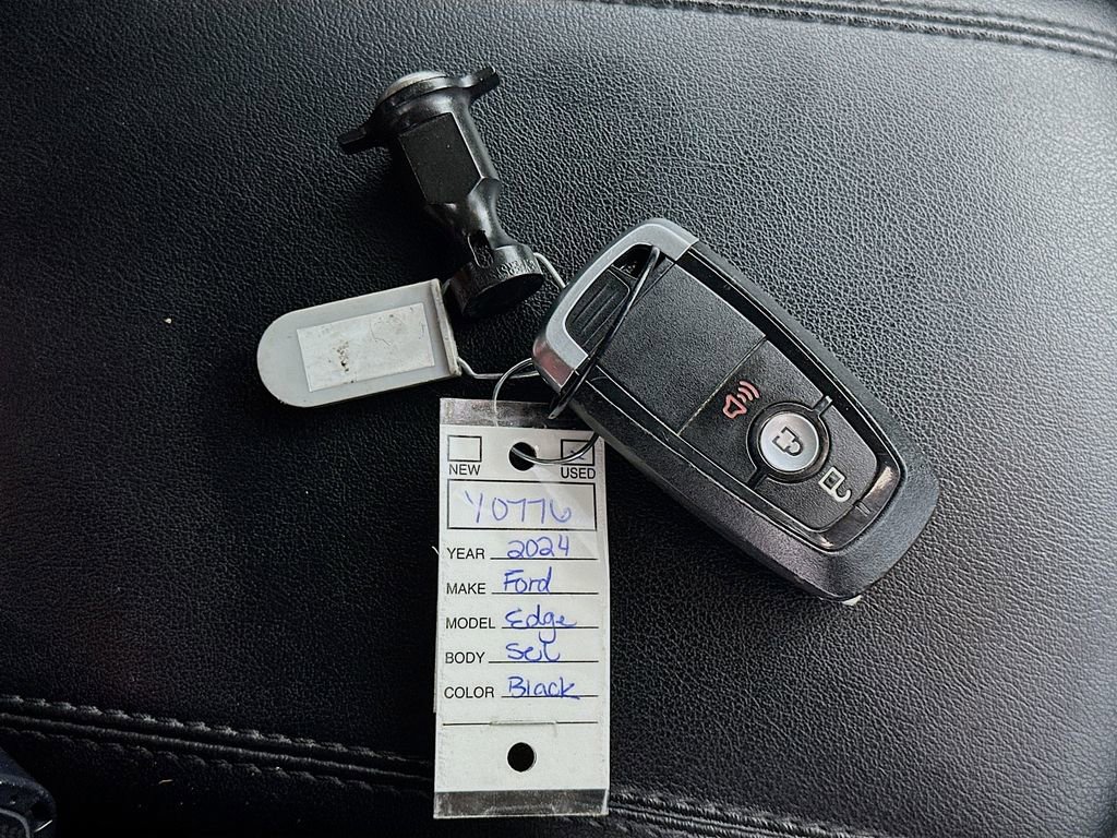 Used 2024 Ford Edge SEL AWD/4WD image 34
