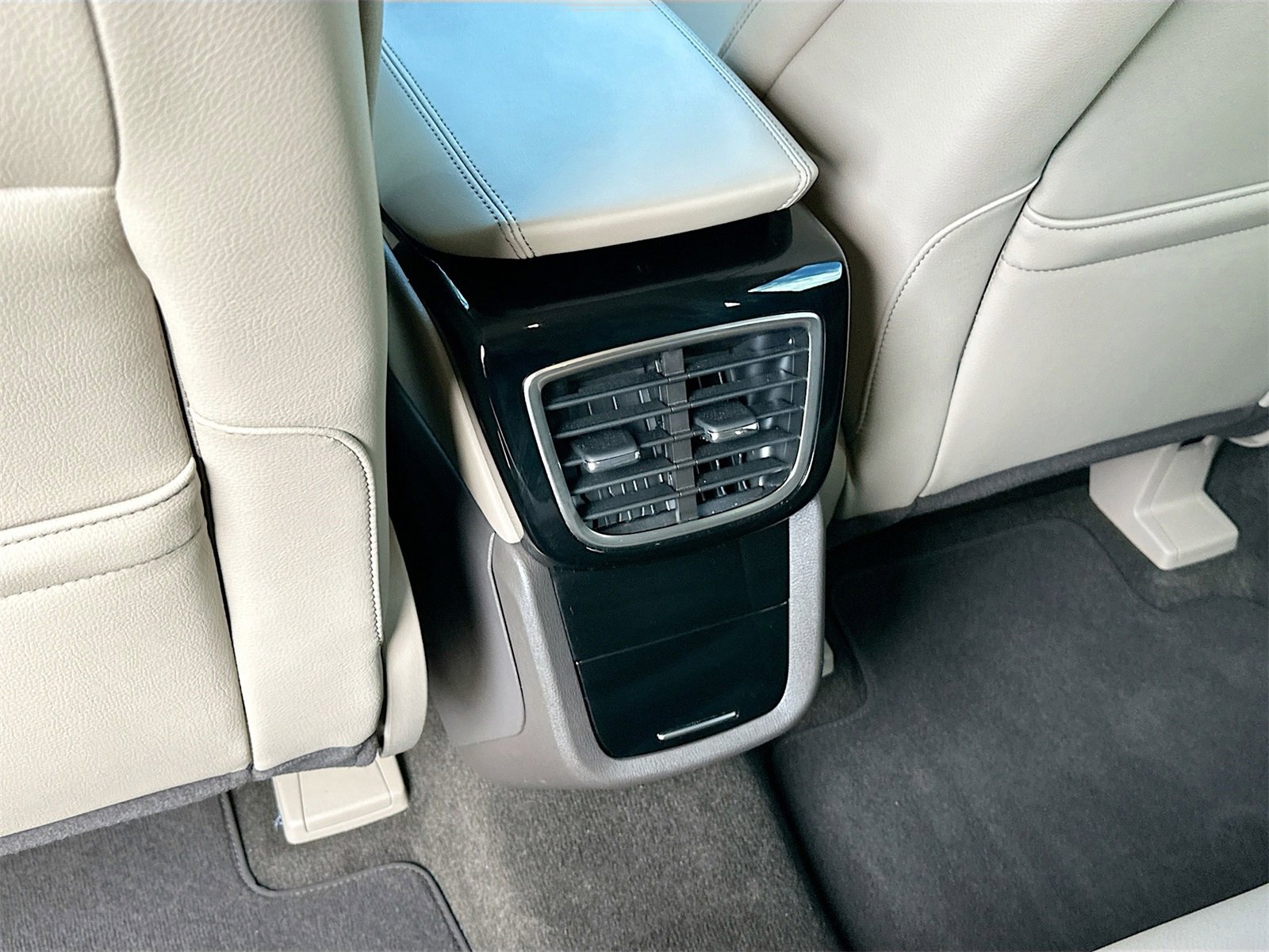 Used 2023 Lincoln Nautilus AWD w/ Premium Package image 25