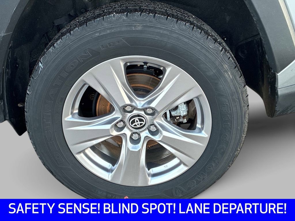 Used 2023 Toyota RAV4 XLE image 18