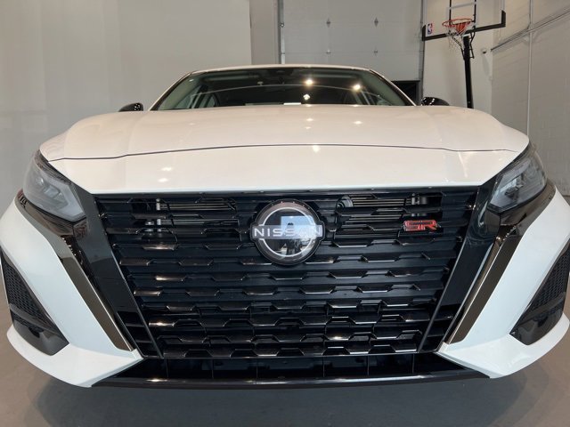 Used 2025 Nissan Altima 2.5 SR image 2