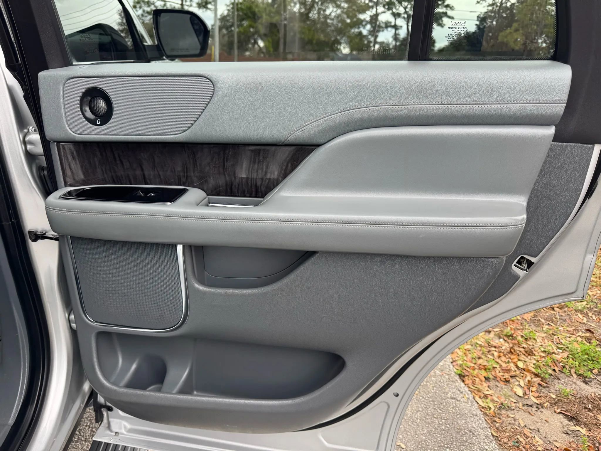 Used 2018 Lincoln Navigator Select w/ Technology Package AWD/4WD image 19