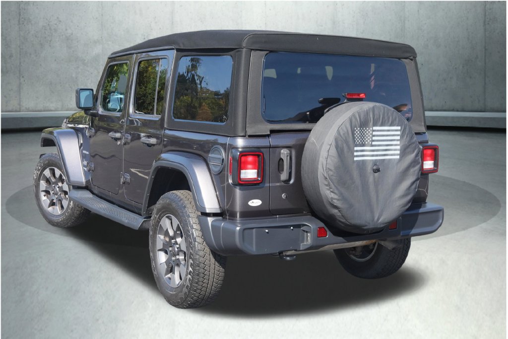 Used 2018 Jeep Wrangler Unlimited Sahara w/ Cold Weather Group AWD/4WD image 12