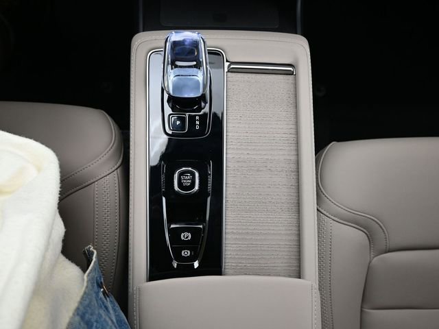 New 2026 Volvo XC90 B6 Plus w/ Protection Package Premier image 16
