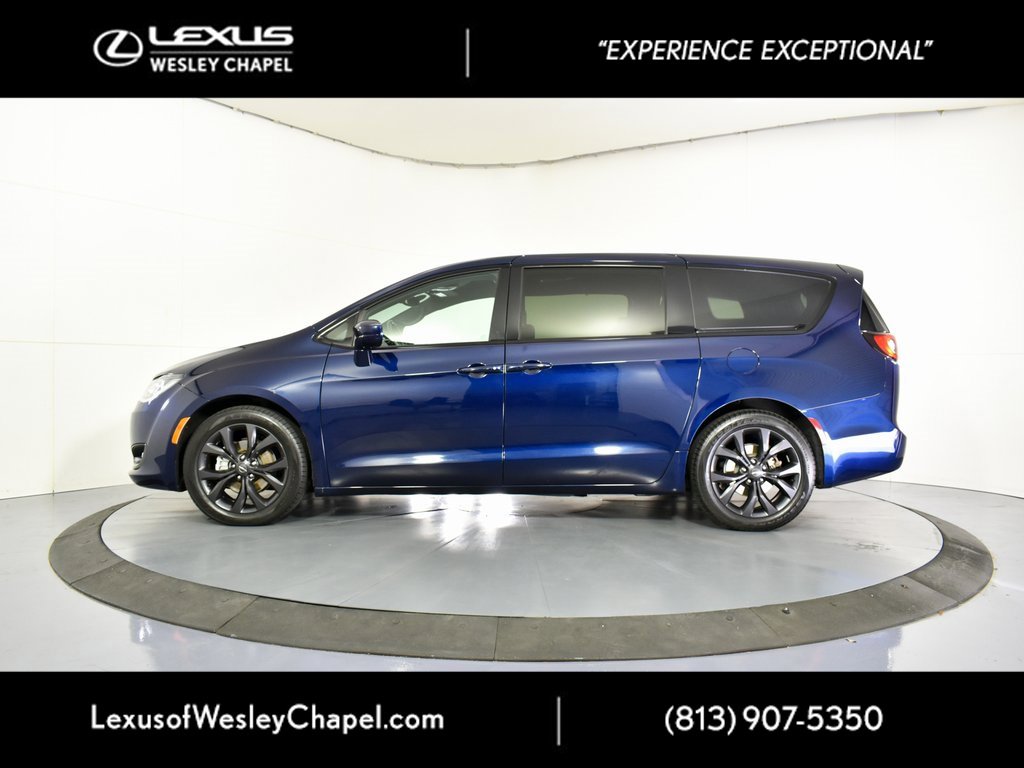 Used 2020 Chrysler Pacifica Touring w/ S Appearance Package image 10