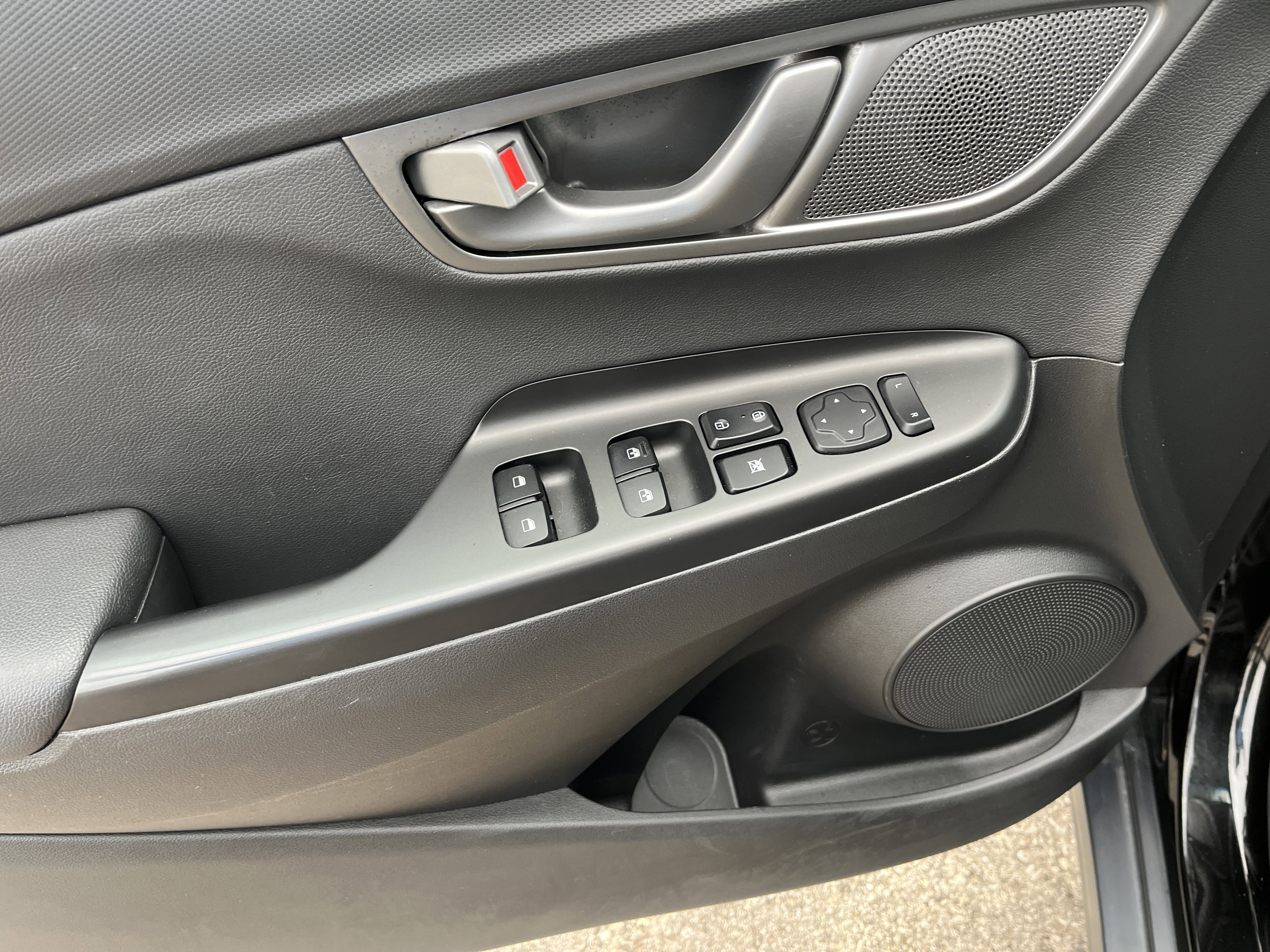 Used 2021 Hyundai Kona Limited FWD image 11