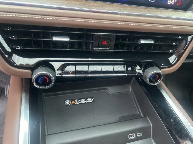 Certified 2025 Chevrolet Suburban High Country image 27