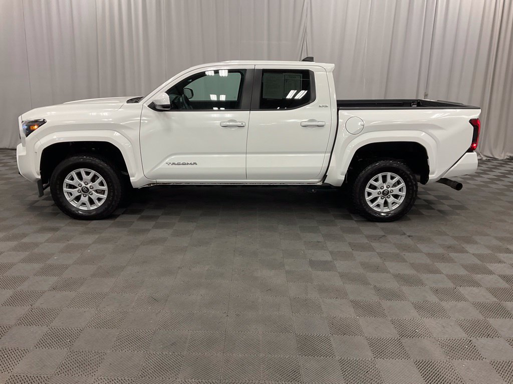 Used 2025 Toyota Tacoma SR5 AWD/4WD image 12