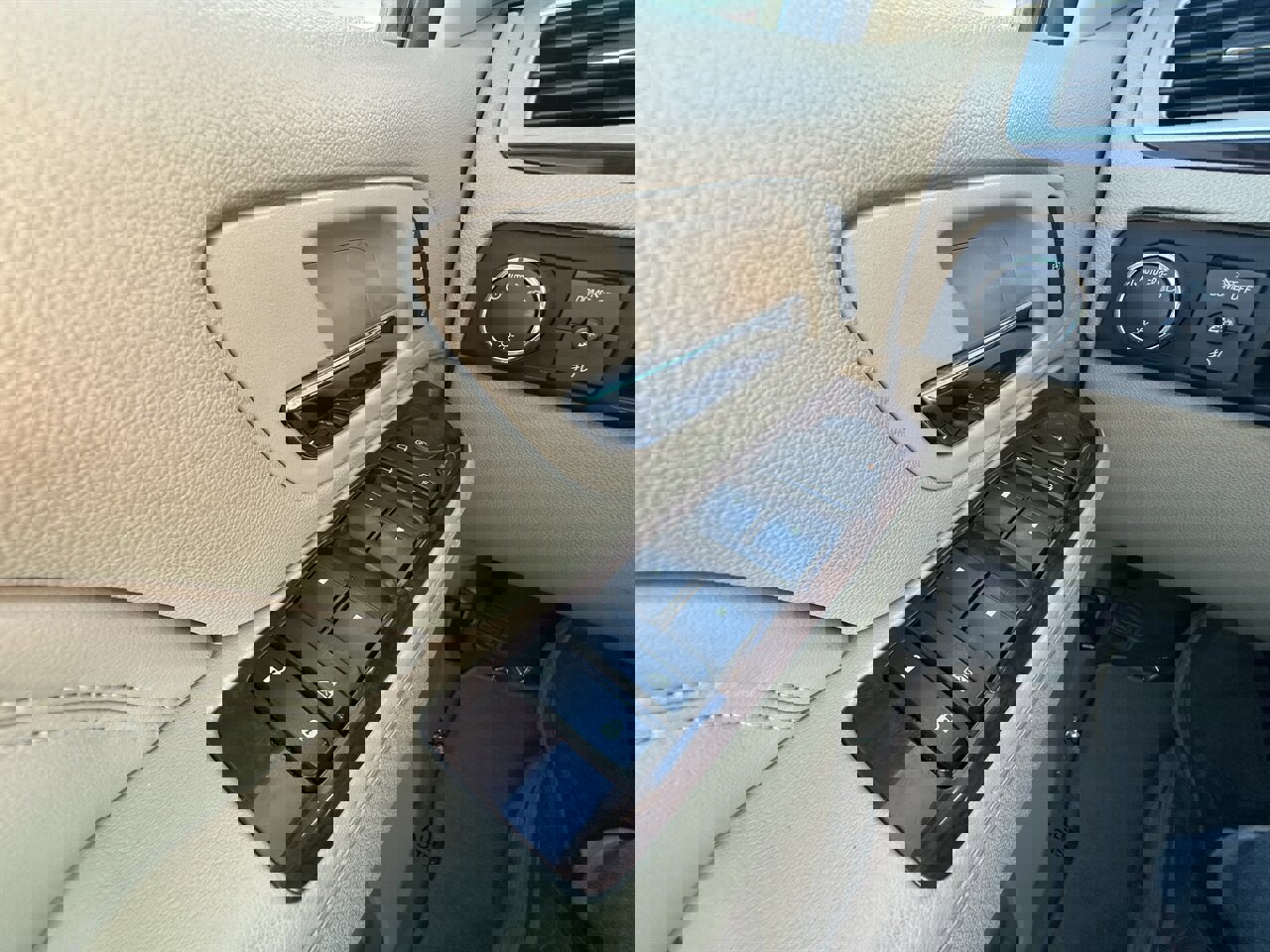 Used 2014 Cadillac Escalade ESV Premium image 19