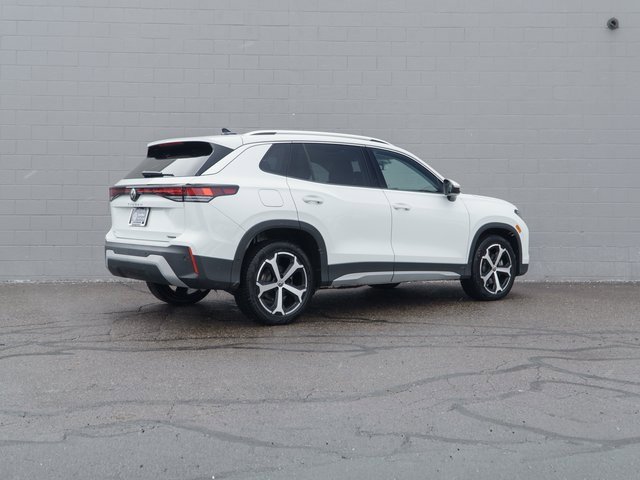 Used 2025 Volkswagen Tiguan SE w/ Panoramic Sunroof Package image 7