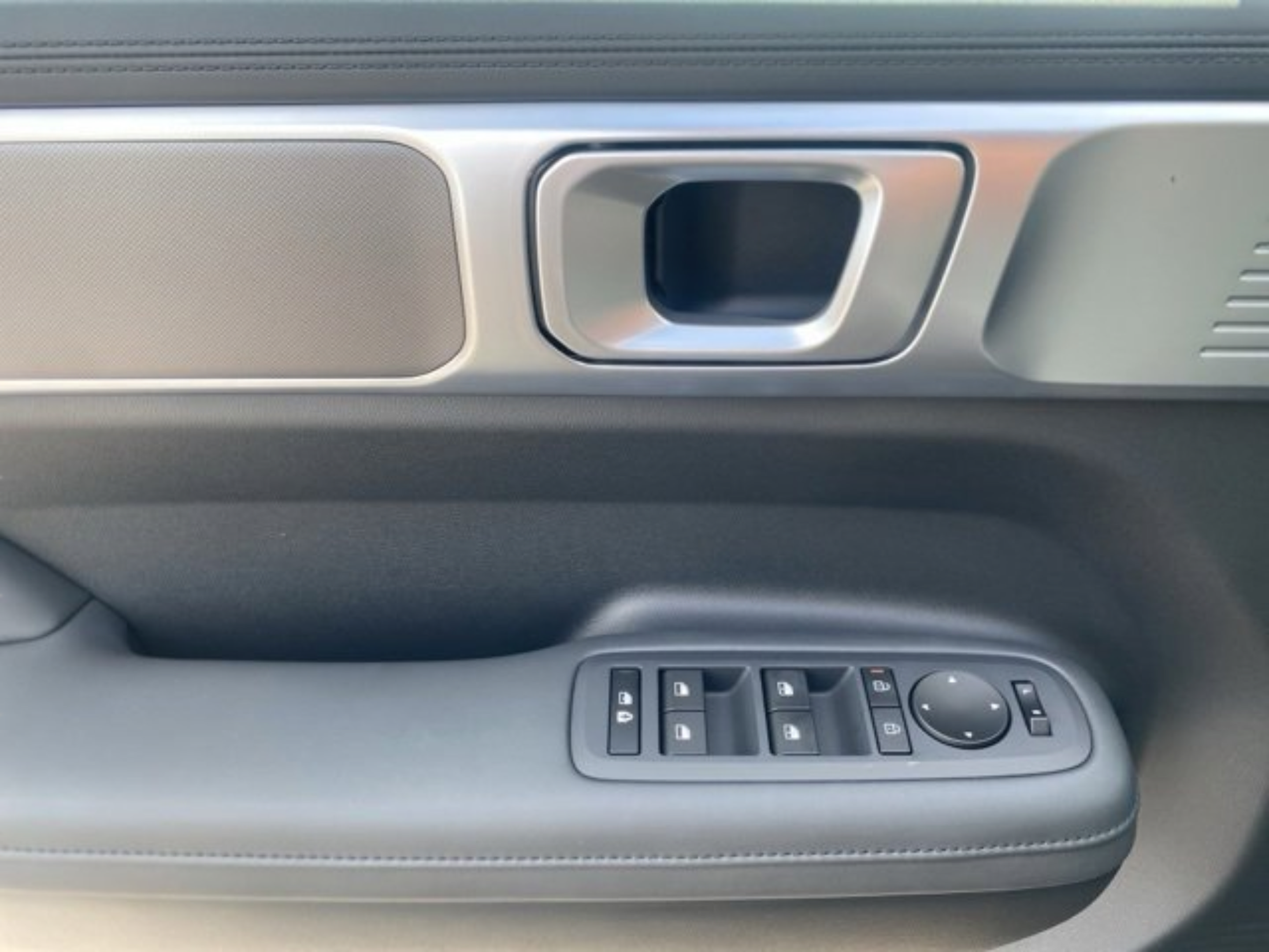 Used 2025 Hyundai Santa Fe SEL FWD image 14