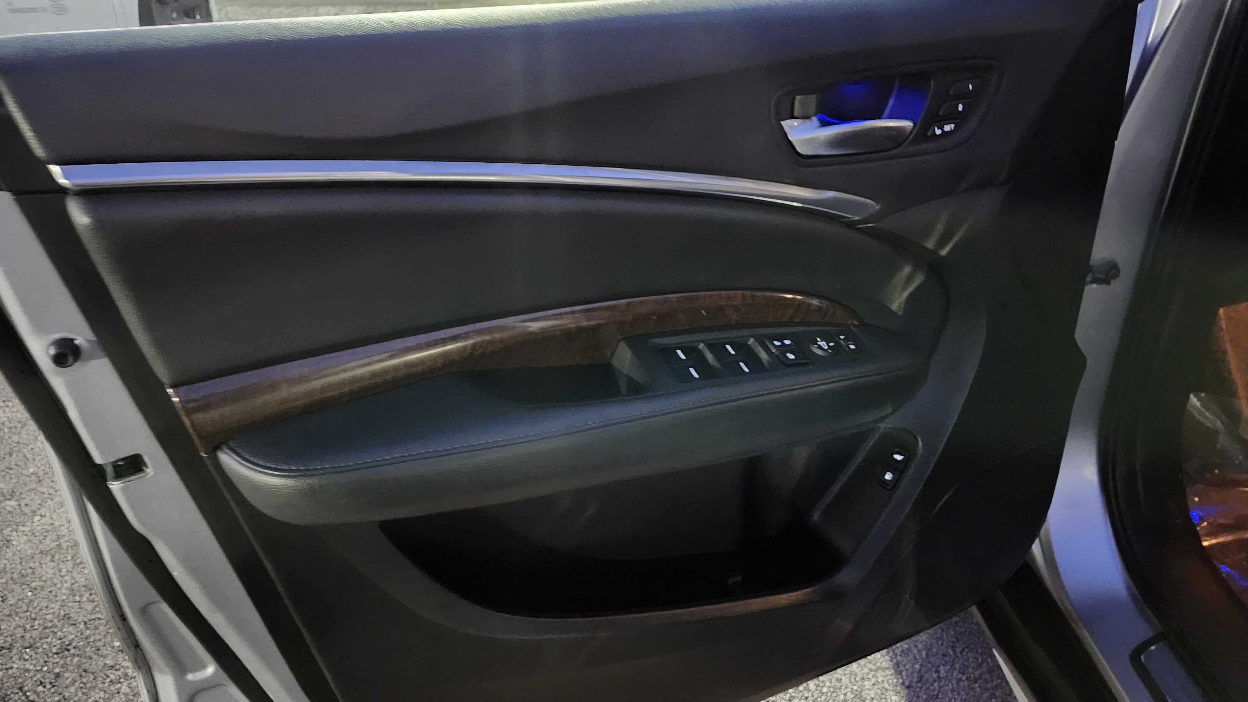 Used 2017 Acura MDX SH-AWD image 25