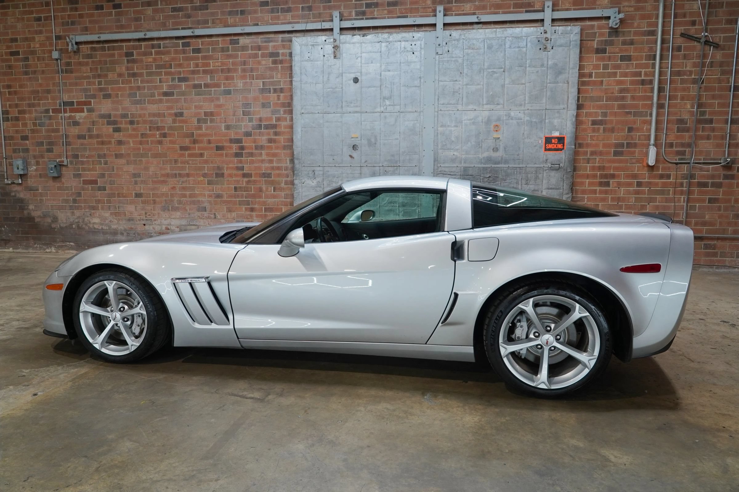 Used 2010 Chevrolet Corvette Grand Sport w/ Preferred Equipment Group RWD image 10