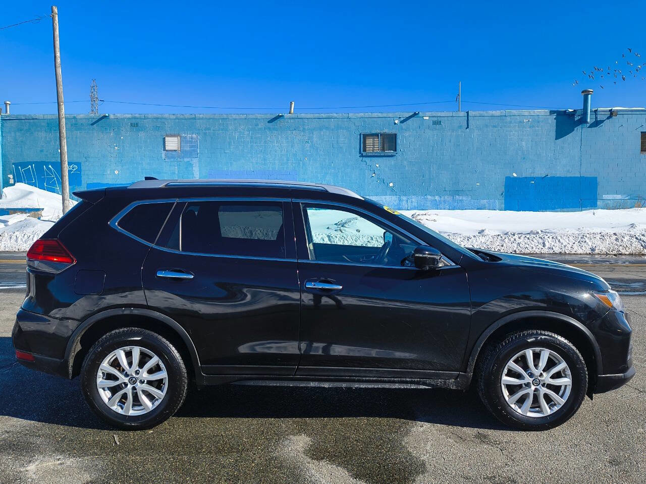 Used 2017 Nissan Rogue SV w/ SV Premium Package image 8