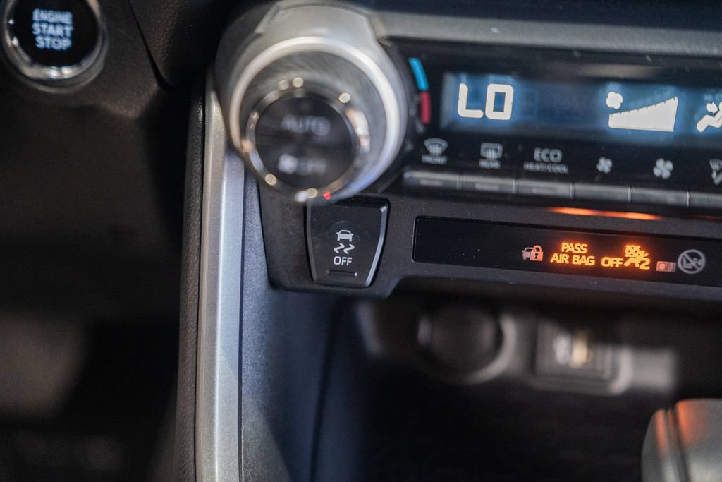 Used 2025 Toyota RAV4 XLE AWD/4WD image 20