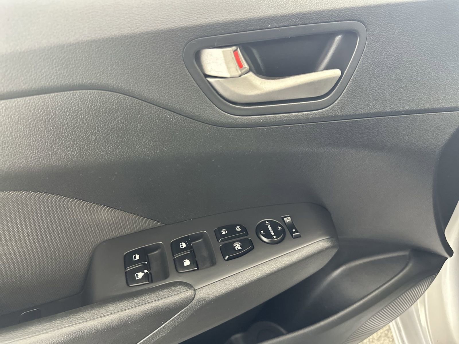 Used 2020 Hyundai Accent SE FWD image 13