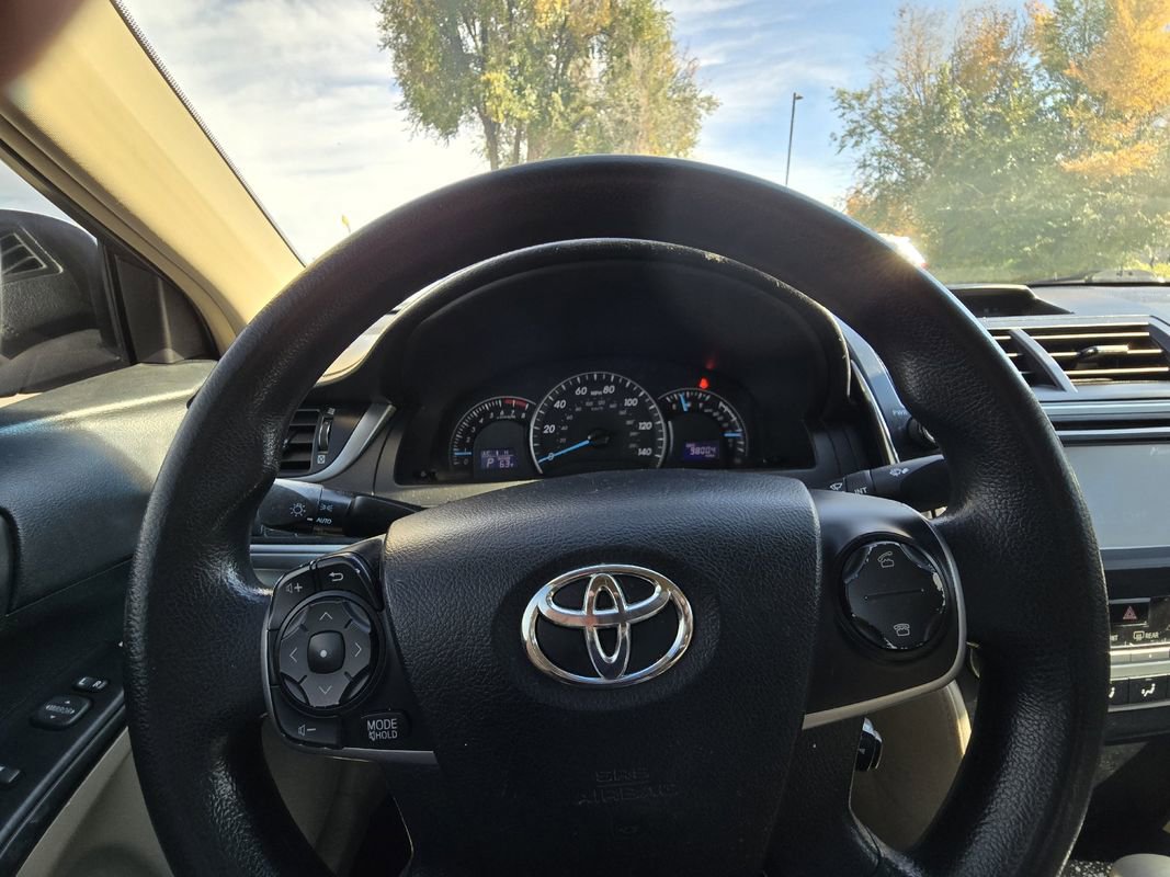 Used 2013 Toyota Camry LE image 19