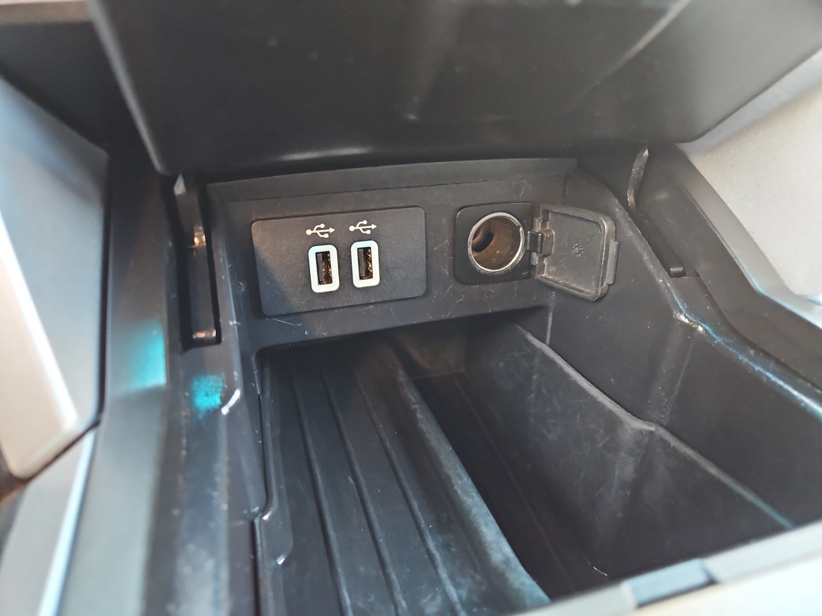Used 2014 Ford Explorer Limited w/ Equipment Group 302A AWD/4WD image 25