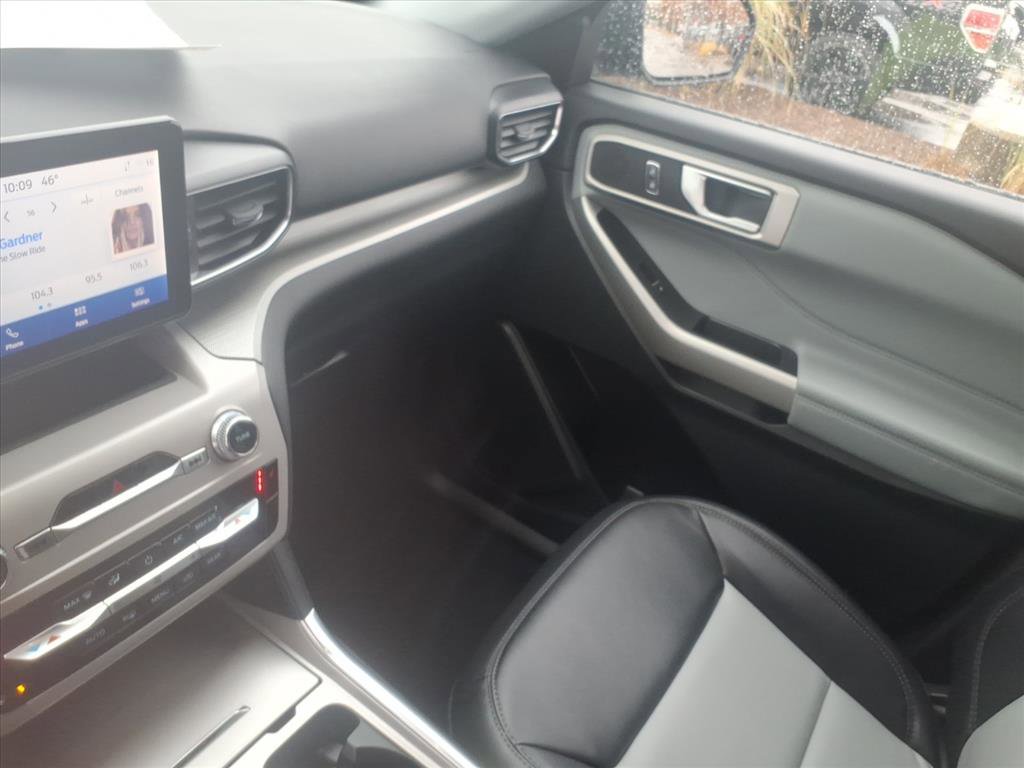 Certified 2023 Ford Explorer XLT w/ Equipment Group 202A image 21