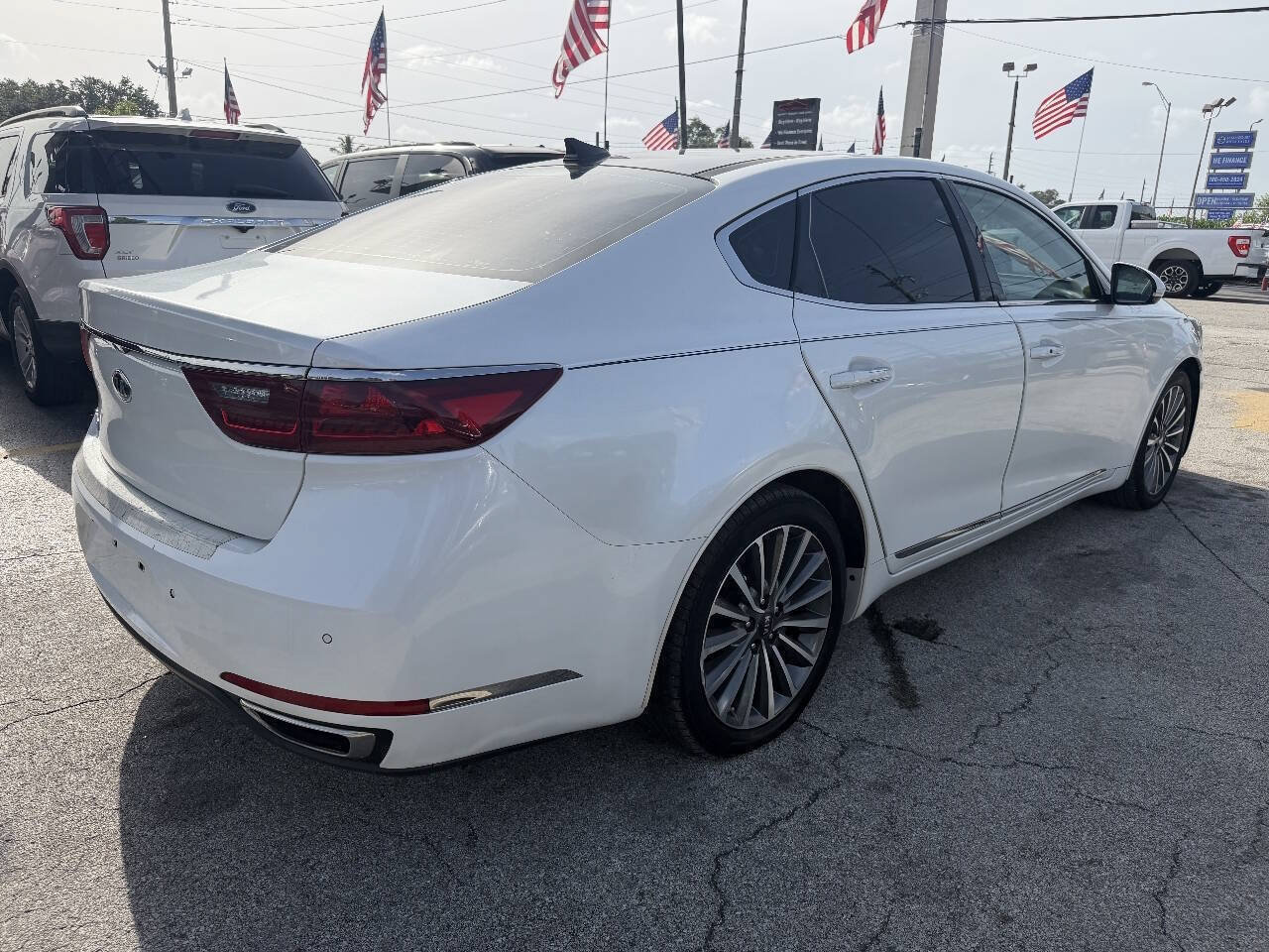 Used 2017 Kia Cadenza Premium FWD image 6