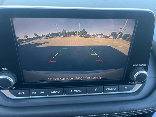 Used 2023 Nissan Rogue SV w/ SV Premium B Package image 12