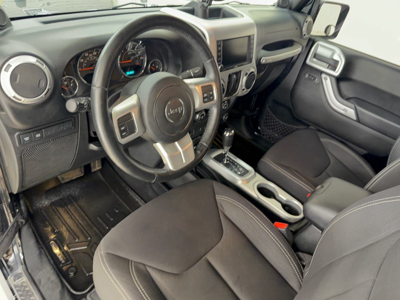 Used 2013 Jeep Wrangler Rubicon w/ PWR Convenience Group AWD/4WD image 4
