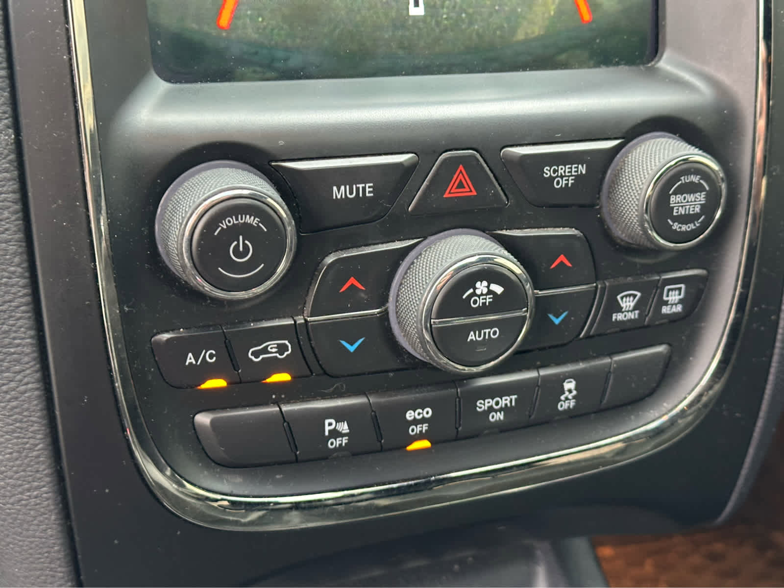 Used 2019 Dodge Durango R/T w/ Blacktop Package AWD/4WD image 17