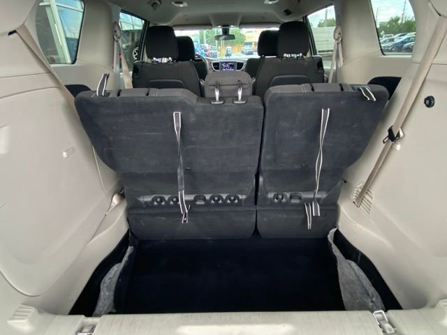 Used 2022 Chrysler Voyager LX FWD image 24