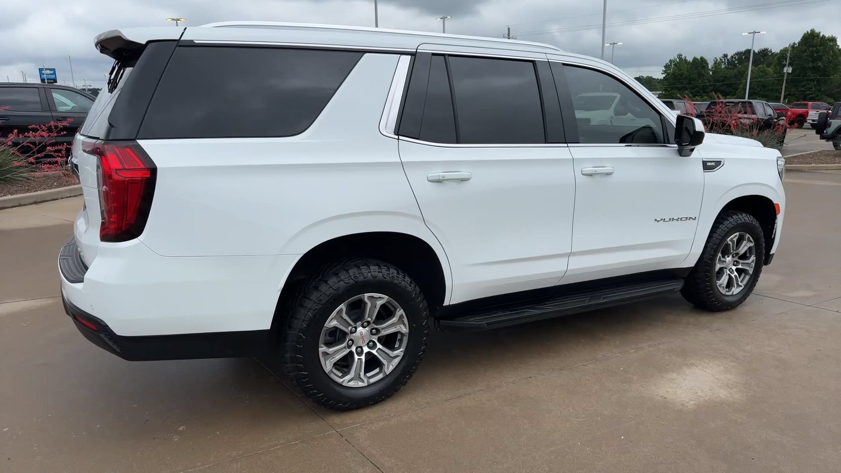 Used 2021 GMC Yukon SLE AWD/4WD image 7