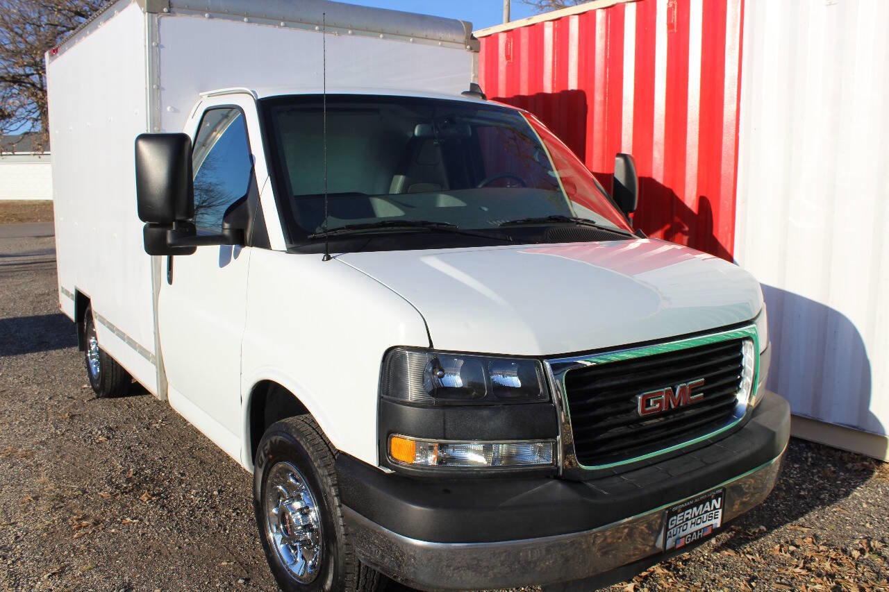 Used 2023 GMC Savana 3500 RWD image 4