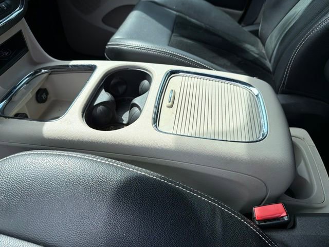 Used 2017 Dodge Grand Caravan SXT FWD image 16